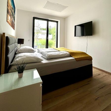 Schoene Wohnung Mit Terrasse Und Parkplatz เวลเดน อัม เวิร์ทเทอร์ซี ภายนอก รูปภาพ