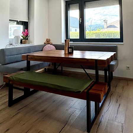 Schoene Wohnung Mit Terrasse Und Parkplatz เวลเดน อัม เวิร์ทเทอร์ซี ภายนอก รูปภาพ
