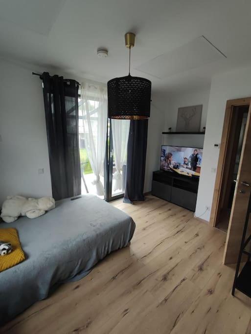Schoene Wohnung Mit Terrasse Und Parkplatz เวลเดน อัม เวิร์ทเทอร์ซี ภายนอก รูปภาพ