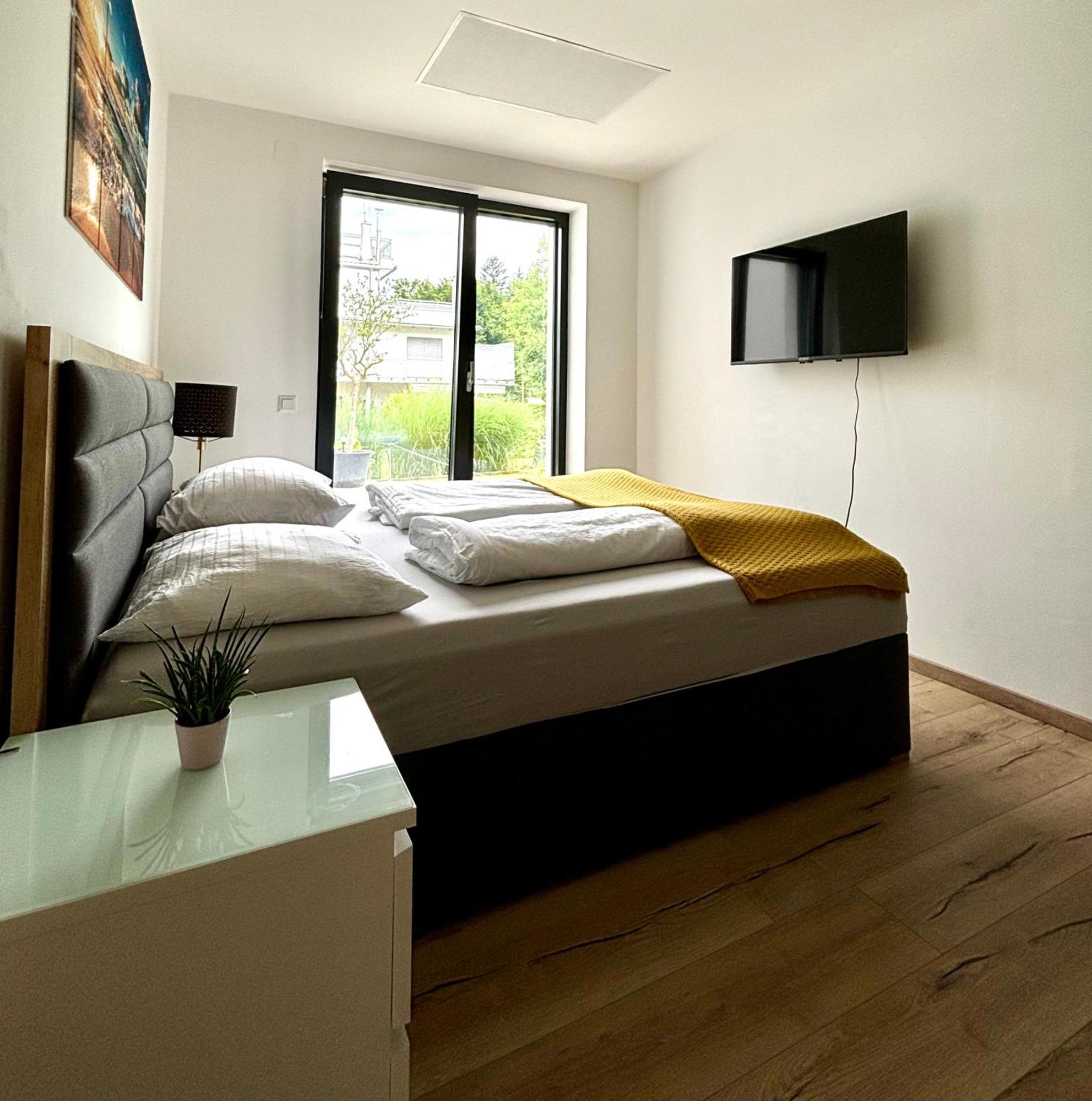 Schoene Wohnung Mit Terrasse Und Parkplatz เวลเดน อัม เวิร์ทเทอร์ซี ภายนอก รูปภาพ