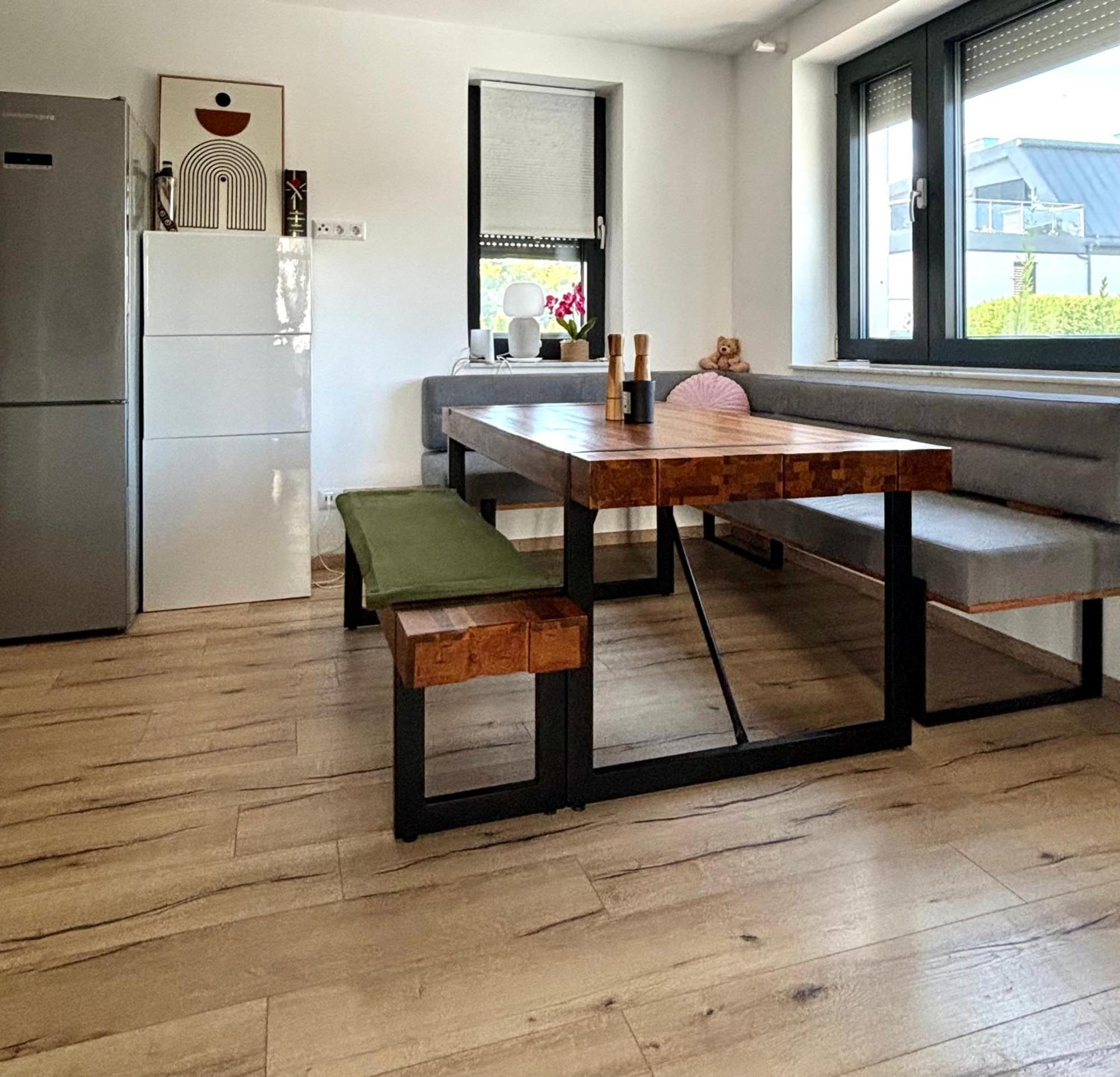 Schoene Wohnung Mit Terrasse Und Parkplatz เวลเดน อัม เวิร์ทเทอร์ซี ภายนอก รูปภาพ