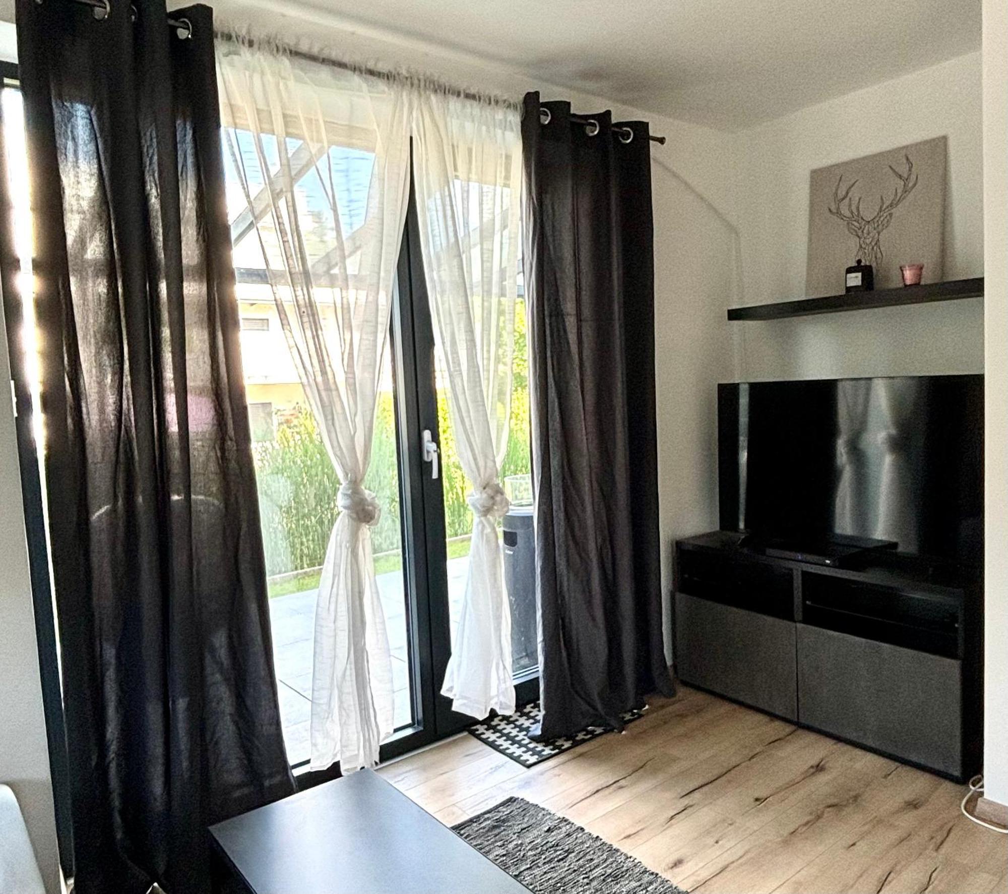 Schoene Wohnung Mit Terrasse Und Parkplatz เวลเดน อัม เวิร์ทเทอร์ซี ภายนอก รูปภาพ